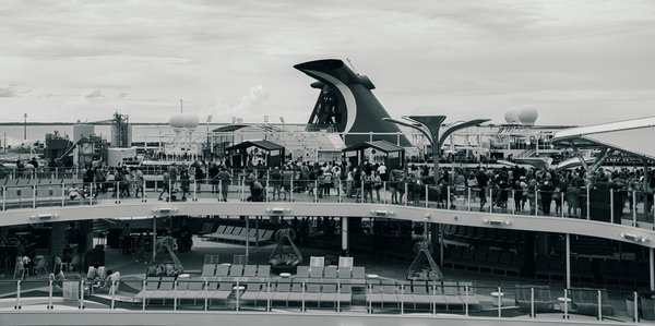 Comment les voyageurs peuvent-ils minimiser leur empreinte écologique lors de leurs déplacements ?